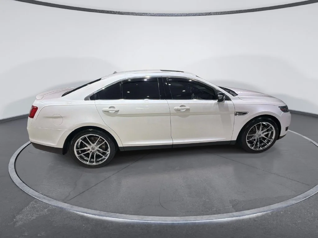 Used 2018 White Ford Limited image 8