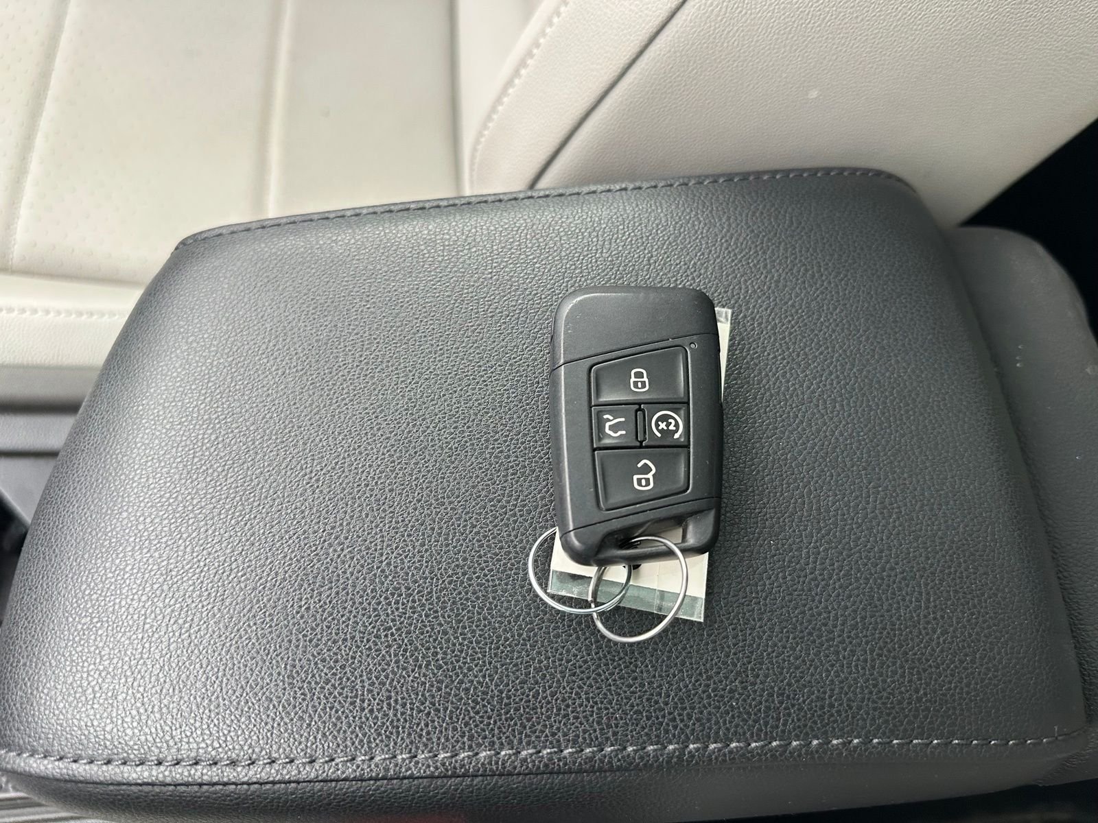 Used 2019 Silver Volkswagen 2.0T SE image 7