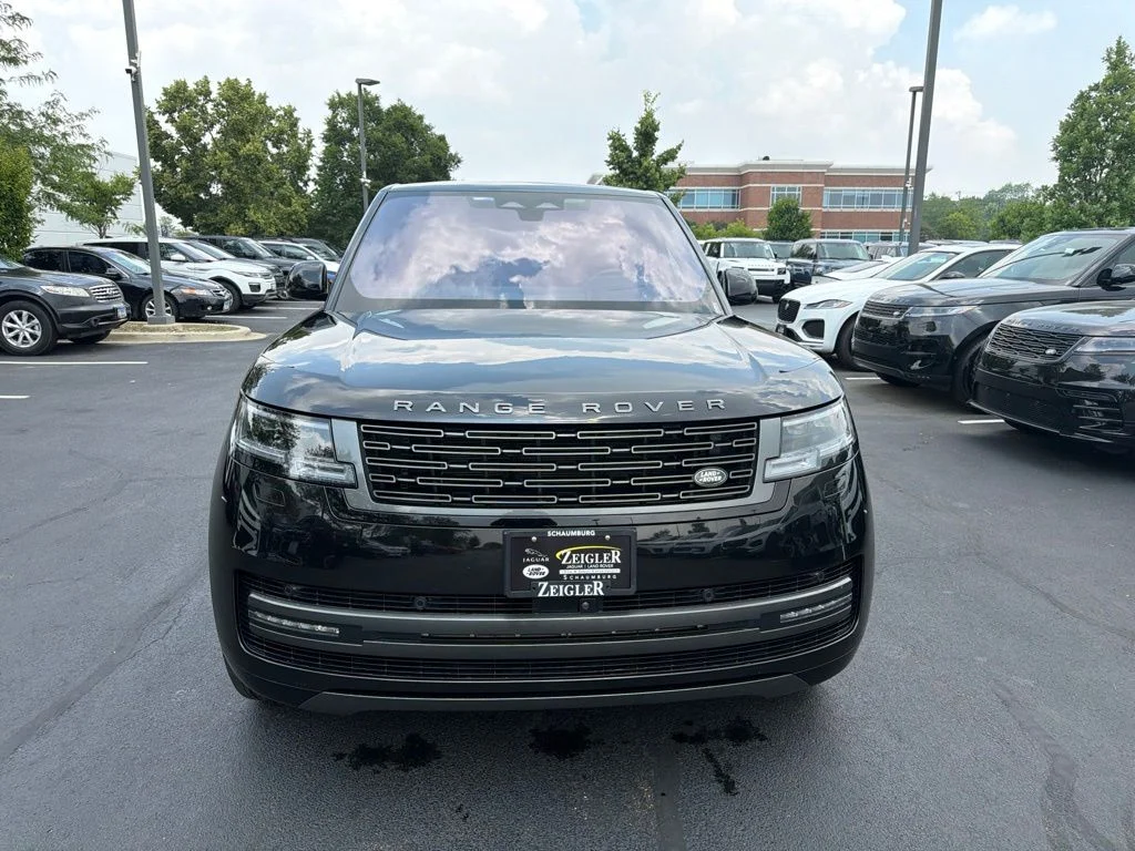 Used 2023  Land Rover SE image 8