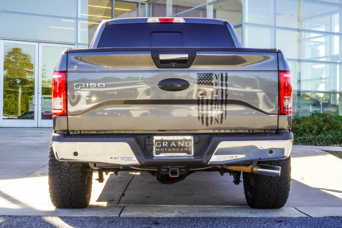 Used 2016 Gray Ford XLT image 12