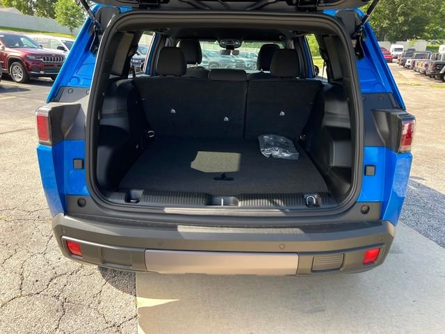 New 2026 Hydro Blue Pearl-Coat Exterior Paint Jeep Laredo image 8