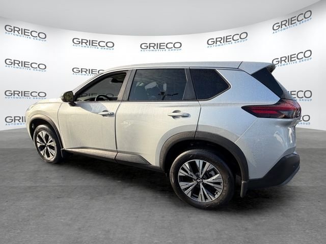 Used 2022 Silver Nissan SV image 5