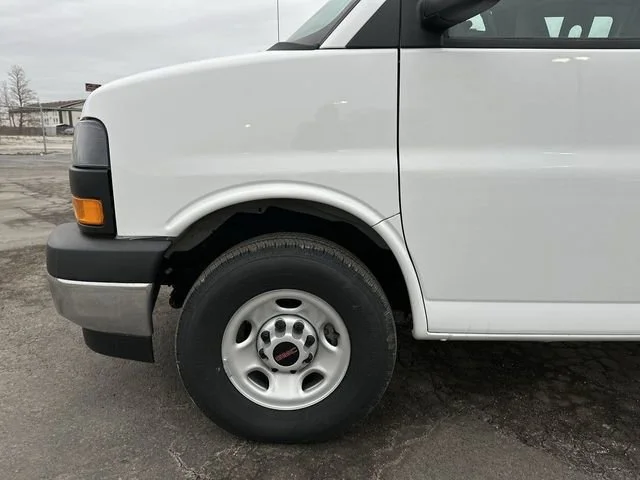 2025 GMC Savana Cargo Work Van - Photo 30