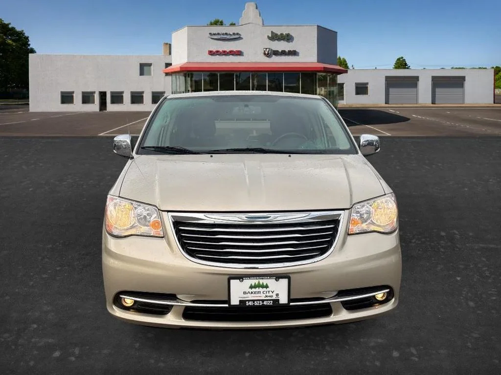 Used 2014 Chrysler Town & Country Touring-L with VIN 2C4RC1CG9ER192089 for sale in Baker City, OR