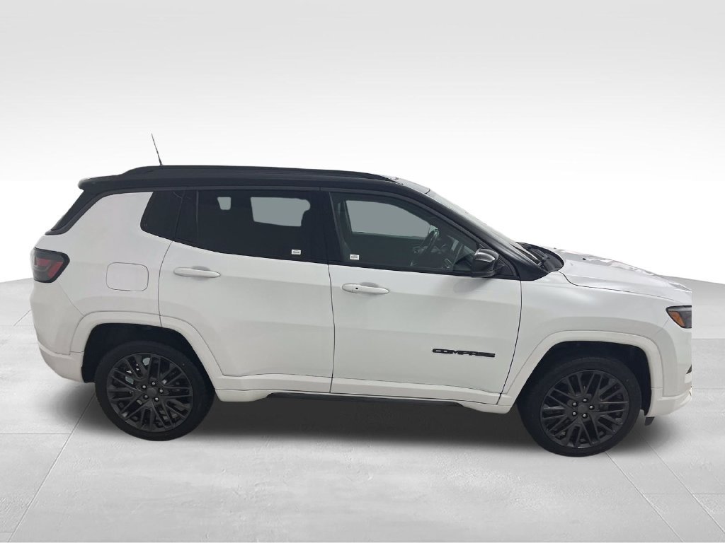 Used 2022 White Jeep High Altitude image 6