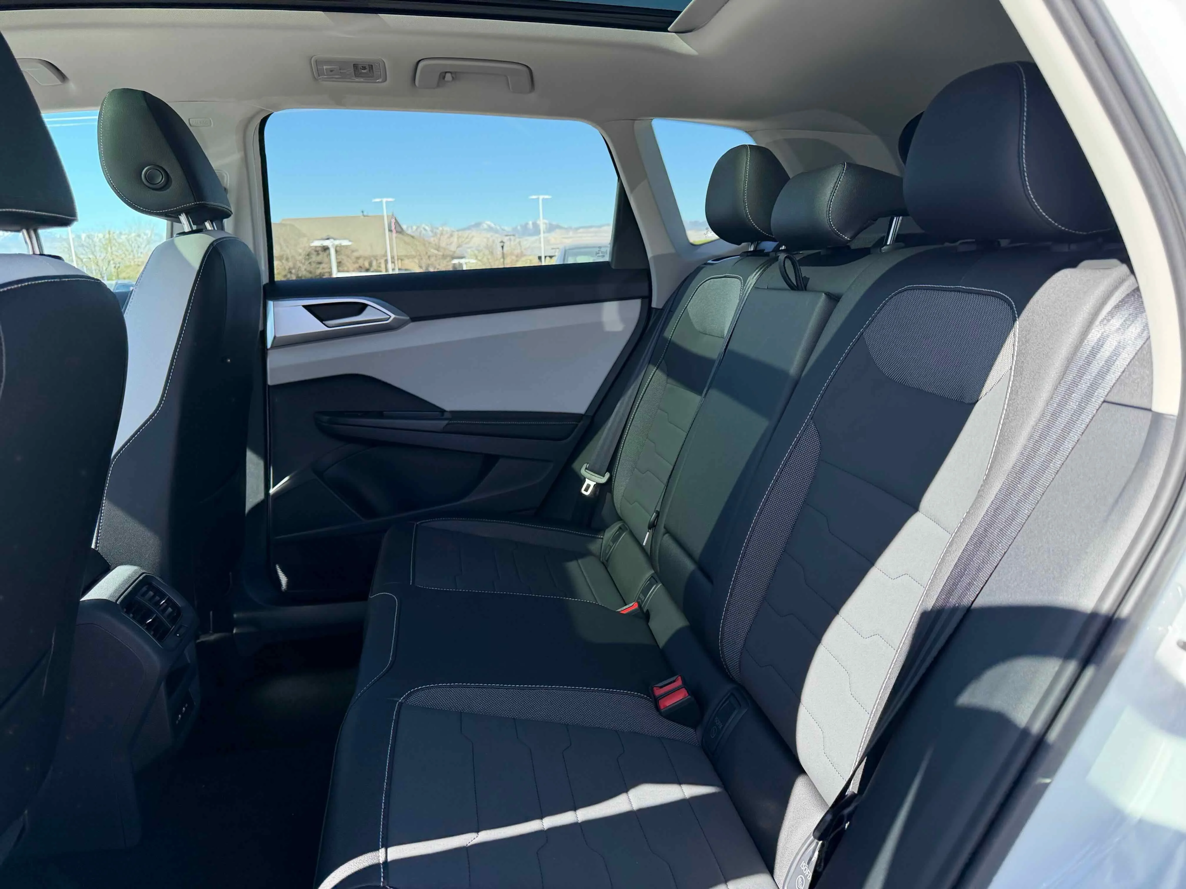 New 2026 Pure White Volkswagen SE image 25