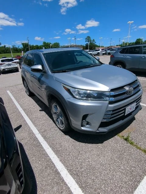 Used 2017 Silver Toyota Limited image 7