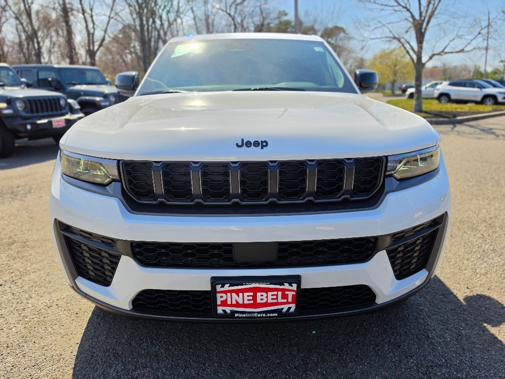 New 2026 Bright White Clear-Coat Exterior Paint Jeep Altitude image 7