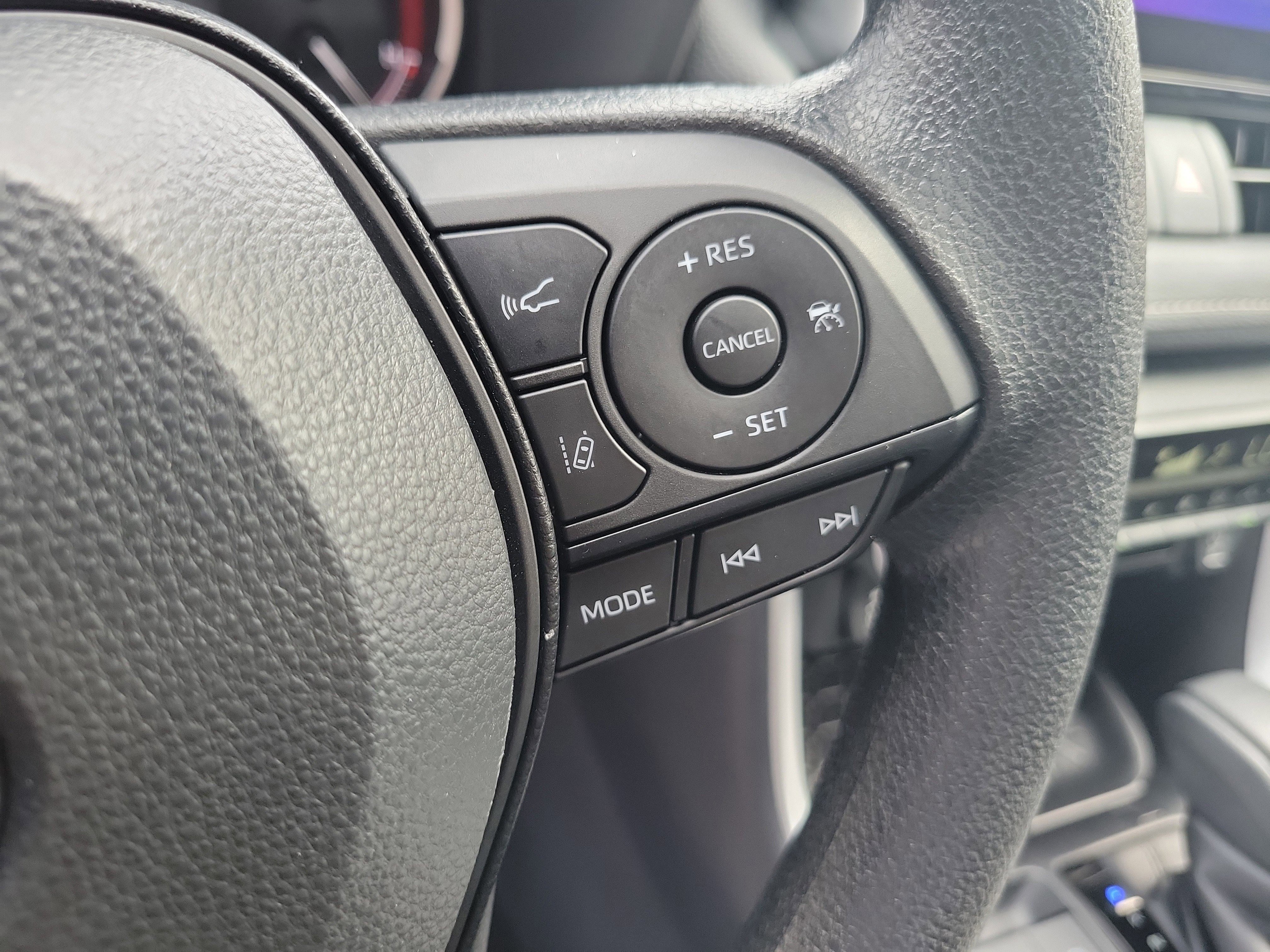 Used 2025 Silver Sky Metallic Toyota XLE image 31