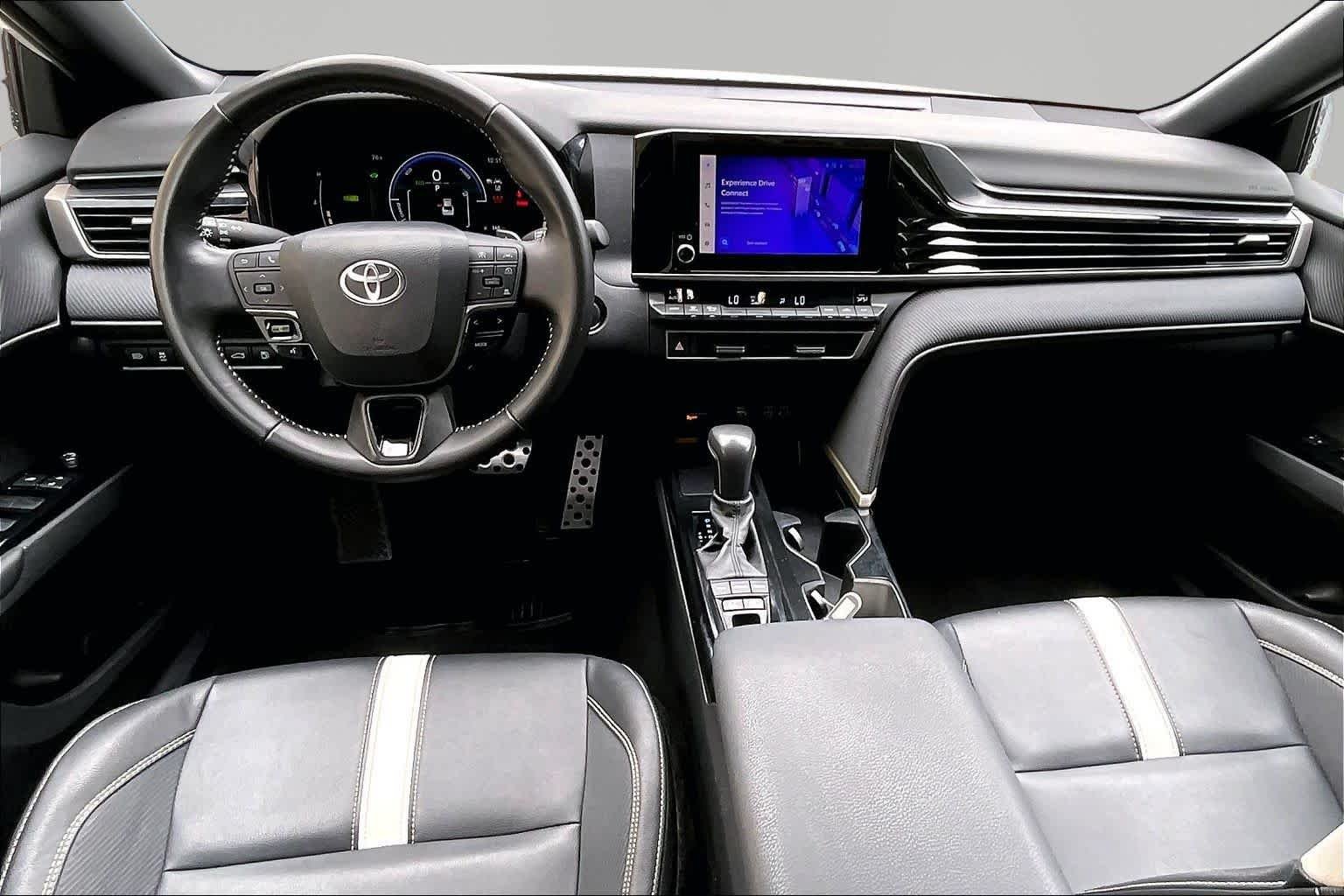 Used 2025 Ice Cap Toyota SE image 16