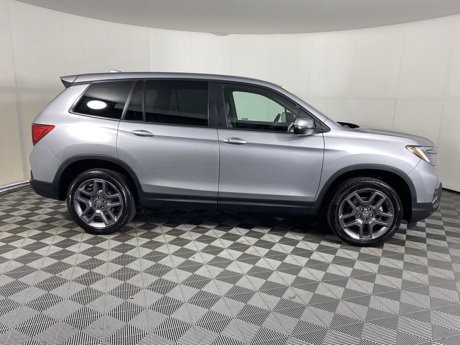 Used 2023 Lunar Silver Metallic Honda EX-L image 10