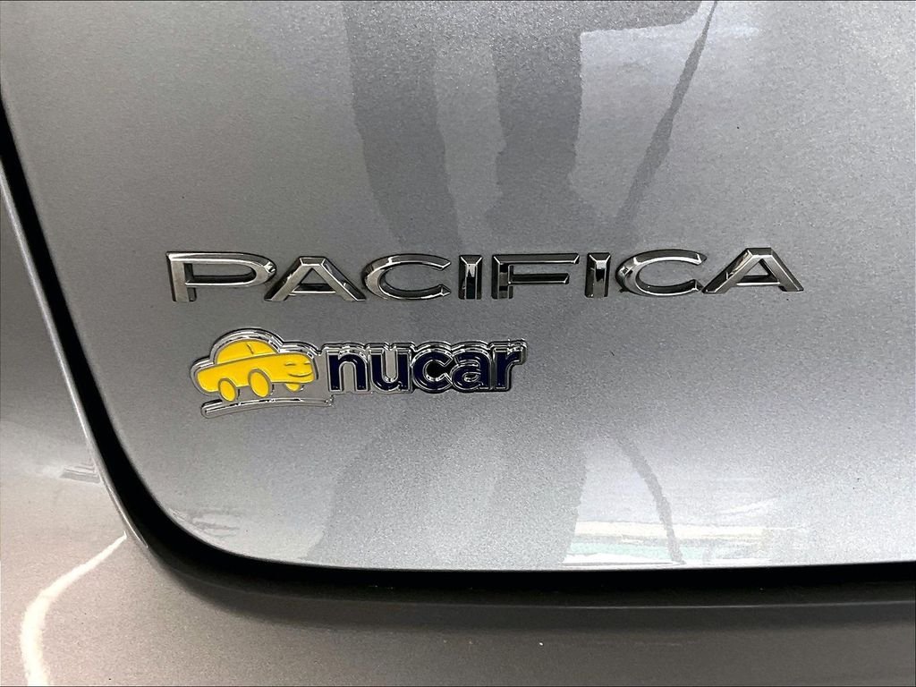 Used 2017 Billet Silver Metallic Clearcoat Chrysler Touring L Plus image 27