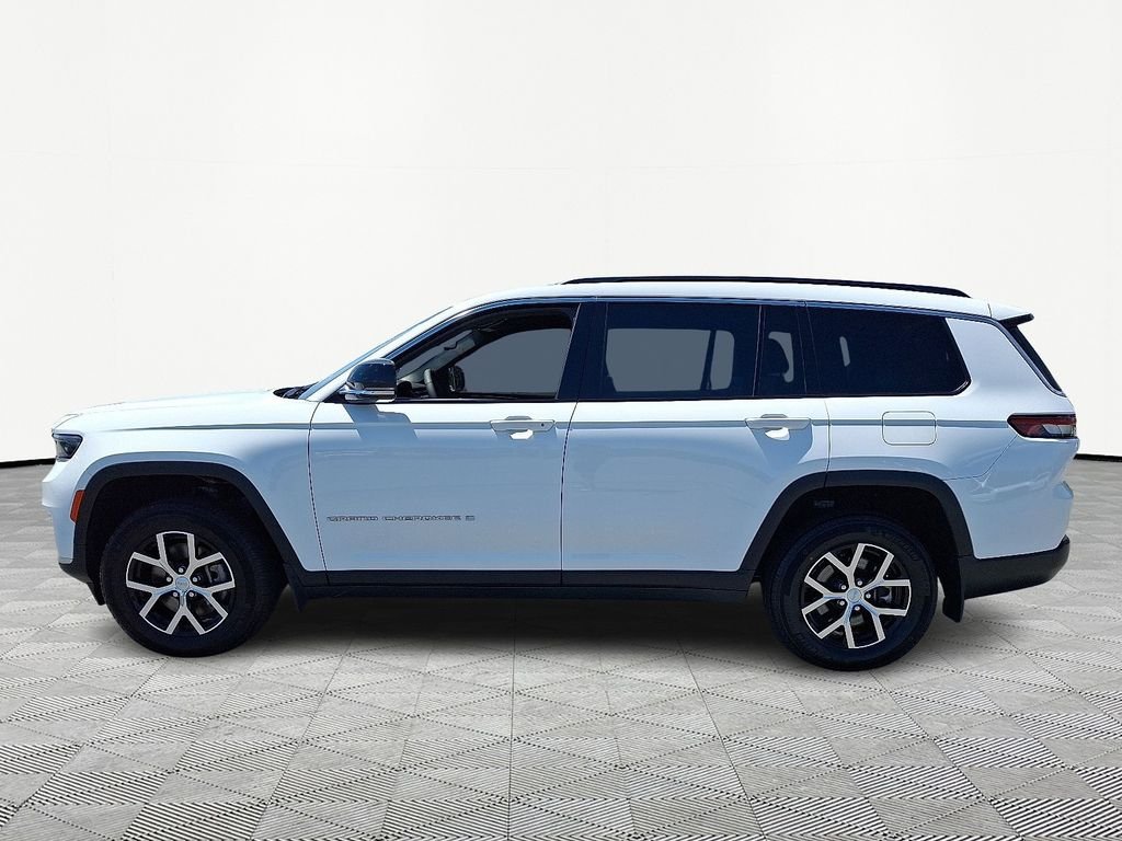 Used 2024 White Jeep Limited image 4