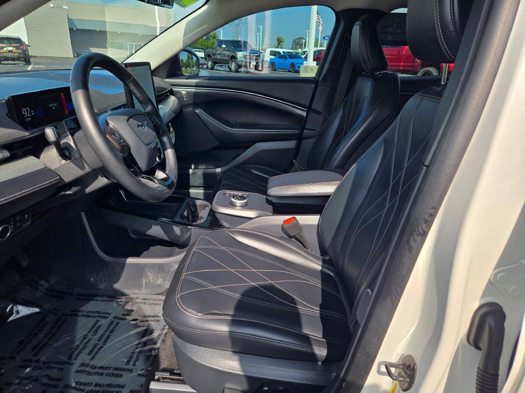 Certified Used 2023 Star White Ford Select image 21