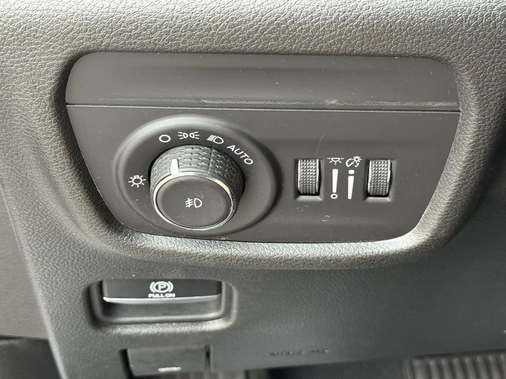 Used 2023 White Jeep Limited image 32