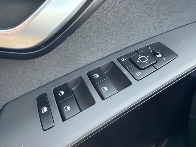 New 2026 Snow White Pearl Kia LX image 23
