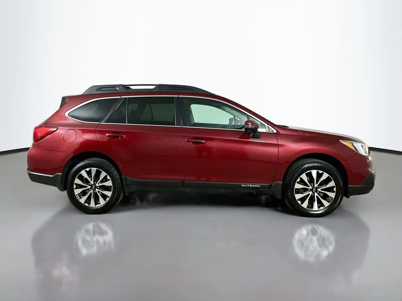Used 2016 Red Subaru  image 4