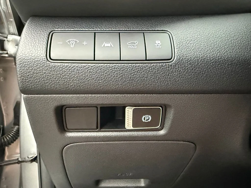 Used 2023 Silver Hyundai SEL image 29