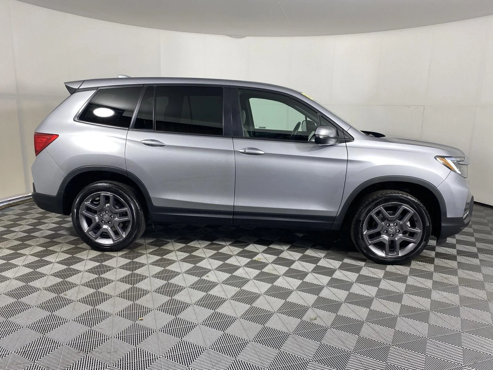 Used 2023 Lunar Silver Metallic Honda EX-L image 10