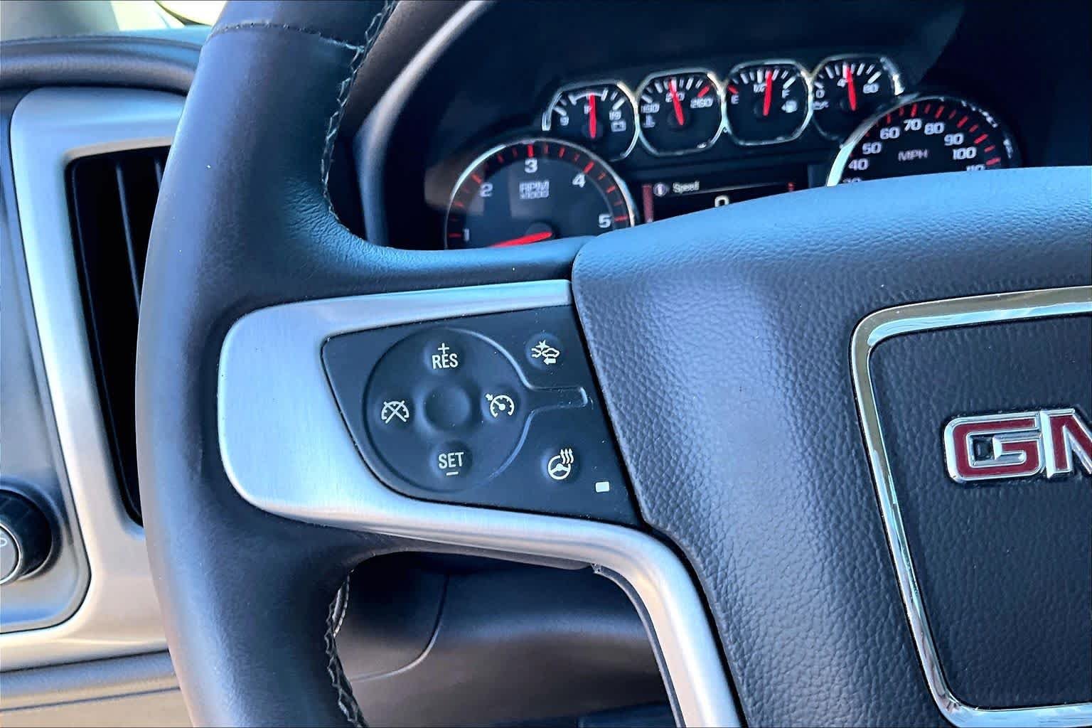 Used 2015 White Diamond Tricoat GMC SLT image 21