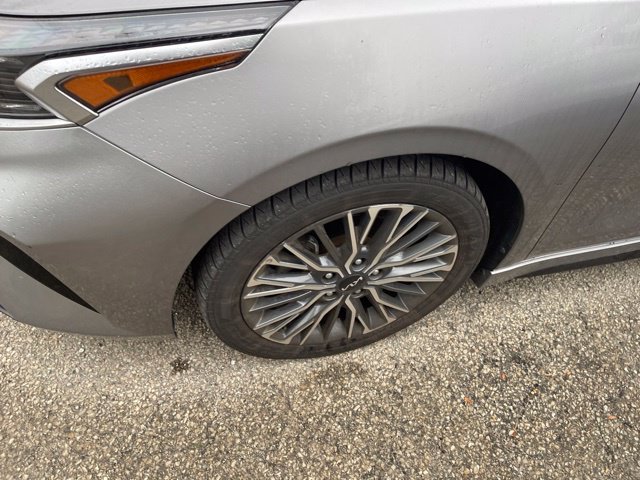 Used 2023 Steel Gray Kia GT-Line image 7