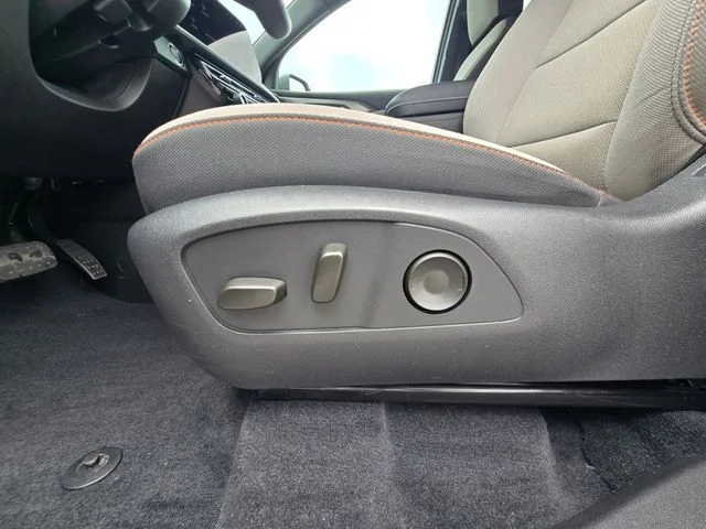 Used 2025 White Chevrolet LT image 23