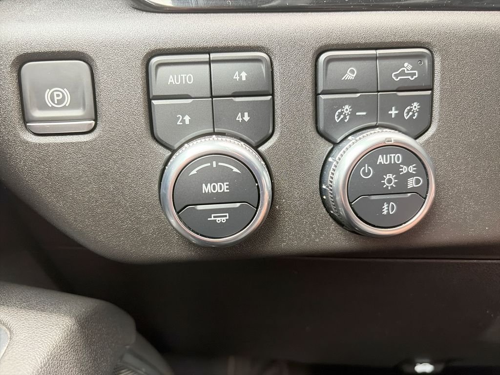 Used 2025 White GMC SLT image 18