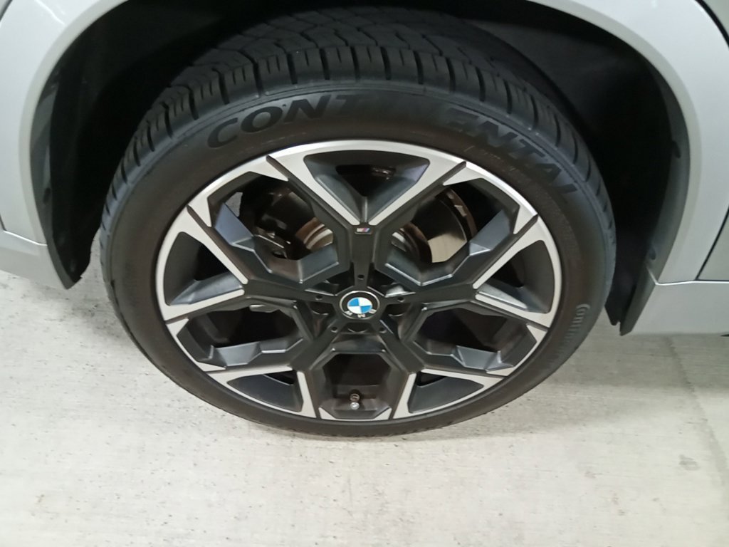 Used 2024 Silver Metallic BMW M35i image 15