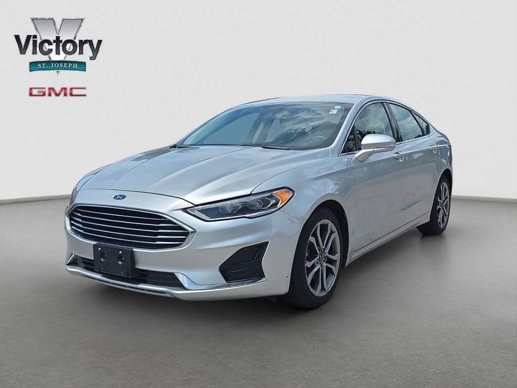 Used 2019 Silver Ford SEL image 3