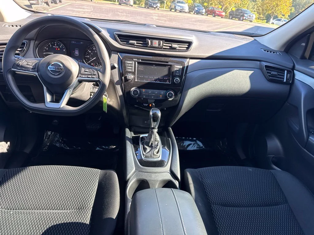 Used 2021 Gray Nissan S image 12