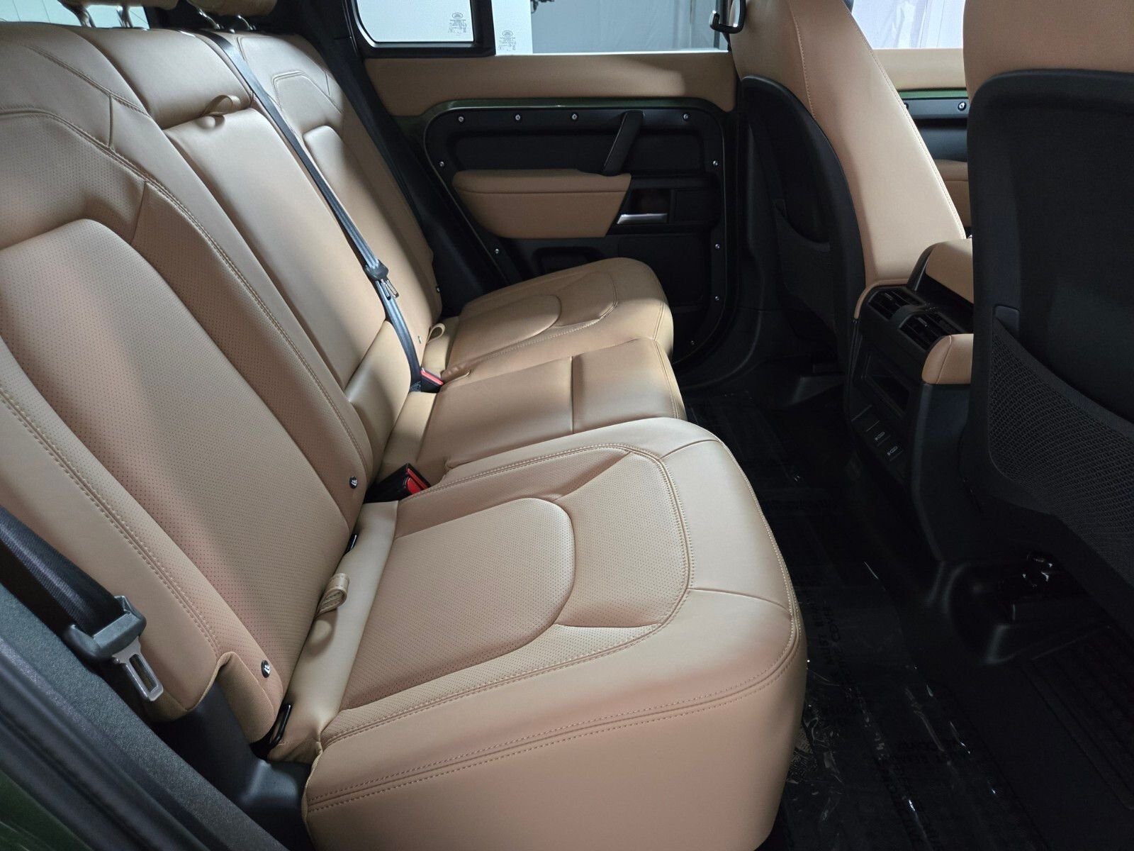 New 2026 Woolstone Green Land Rover X-Dynamic SE image 18