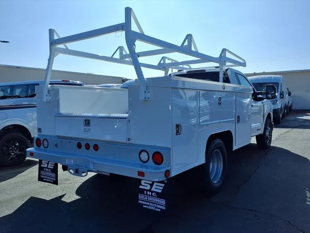 New 2024 Oxford White Ford XLT image 3