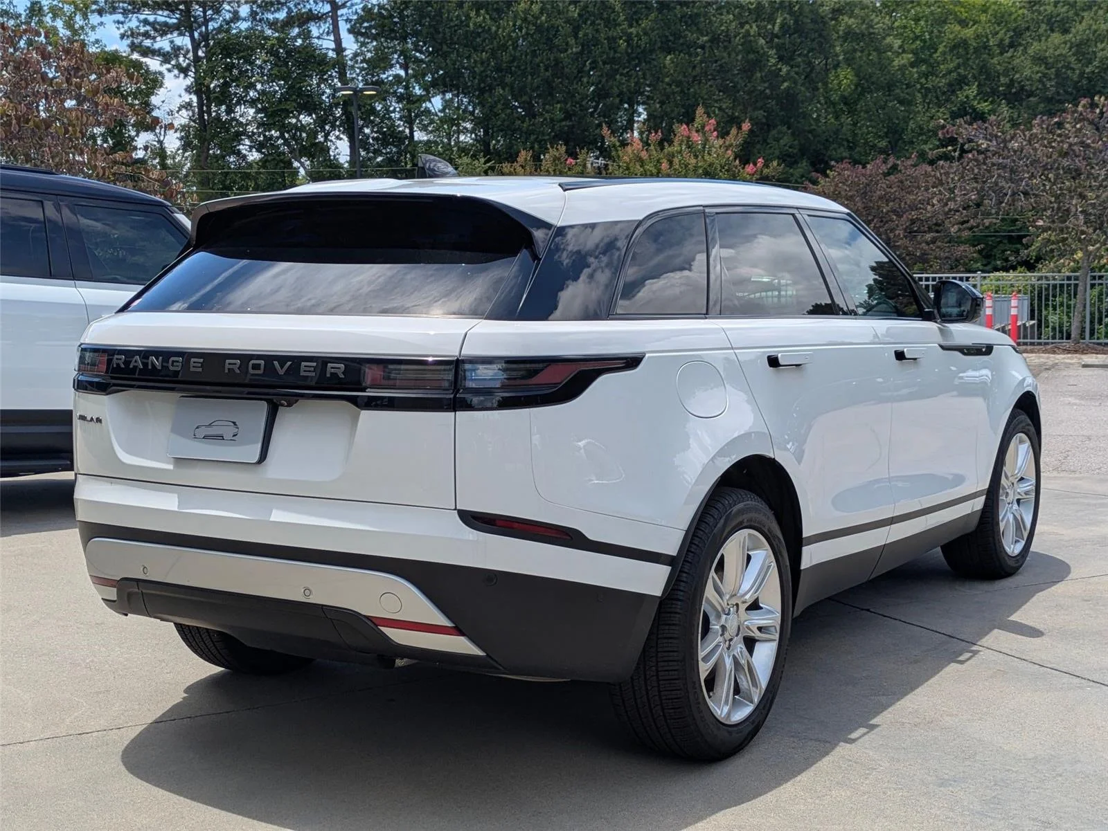 Used 2026 Fuji White Land Rover S image 5