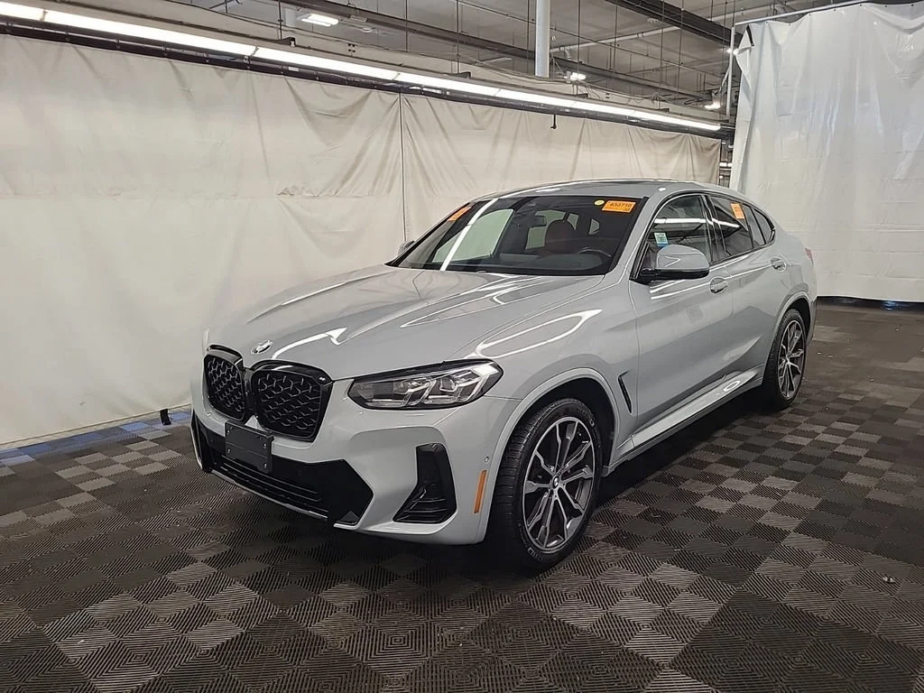 Used 2024  BMW xDrive30i image 2