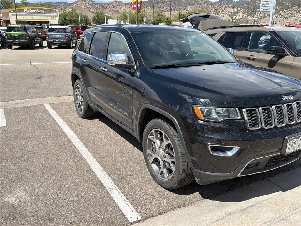 Used 2020 Diamond Black Crystal Pearlcoat Jeep Limited image 4