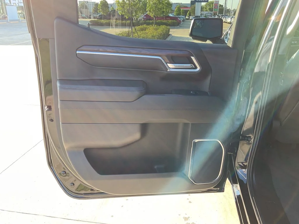 Used 2025 Black GMC SLT image 12