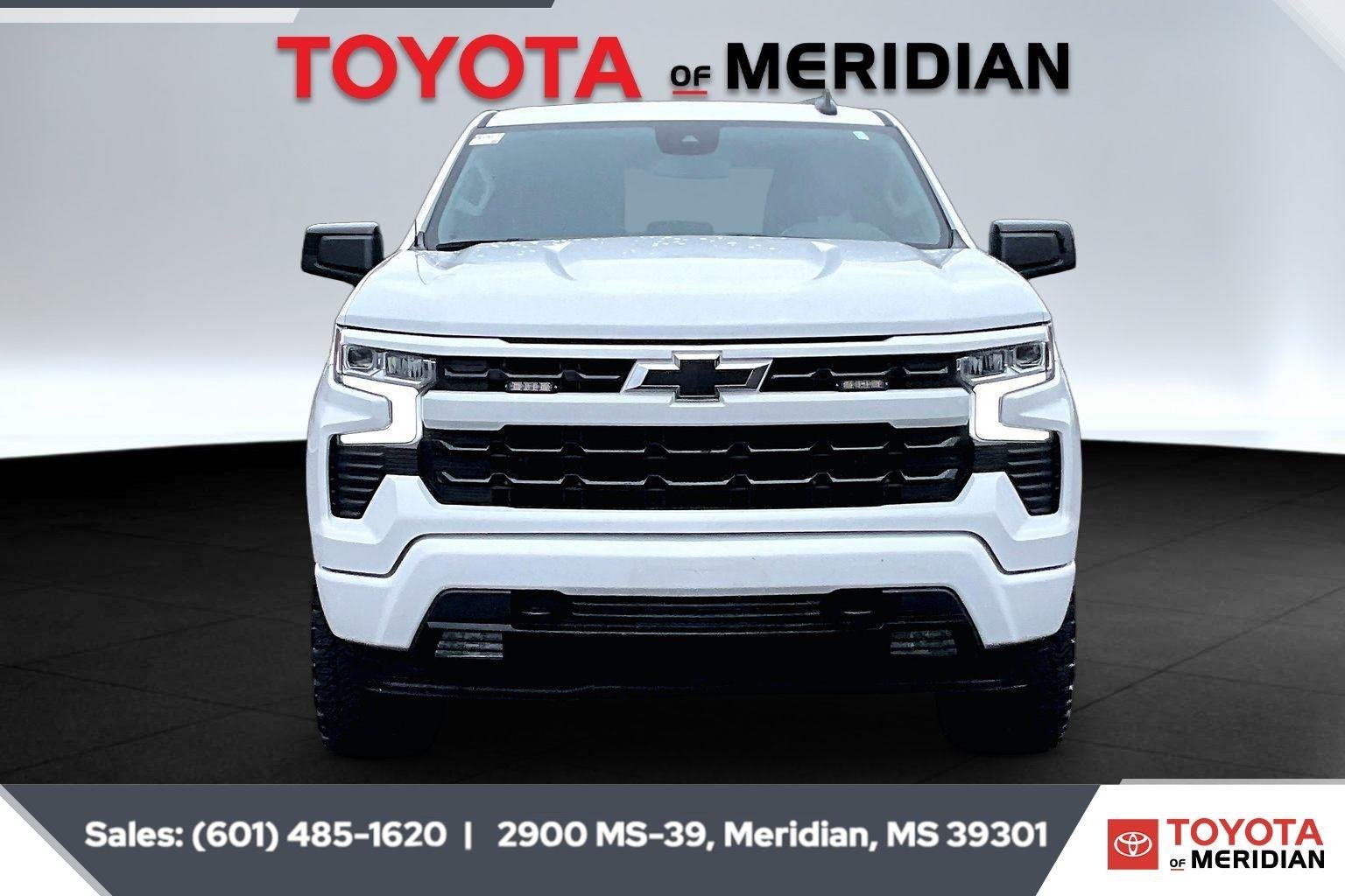 Used 2024 Summit White Chevrolet RST image 3
