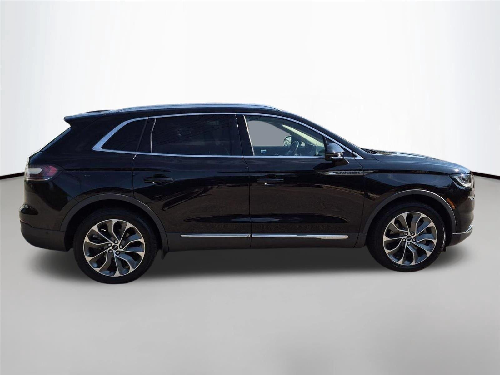 Used 2022 Infinite Black Metallic Clearcoat Lincoln Reserve image 6