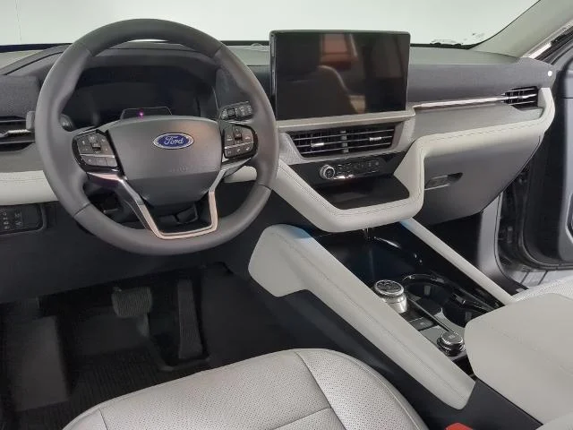 New 2026 Carbonized Gray Metallic Ford Platinum™ image 13