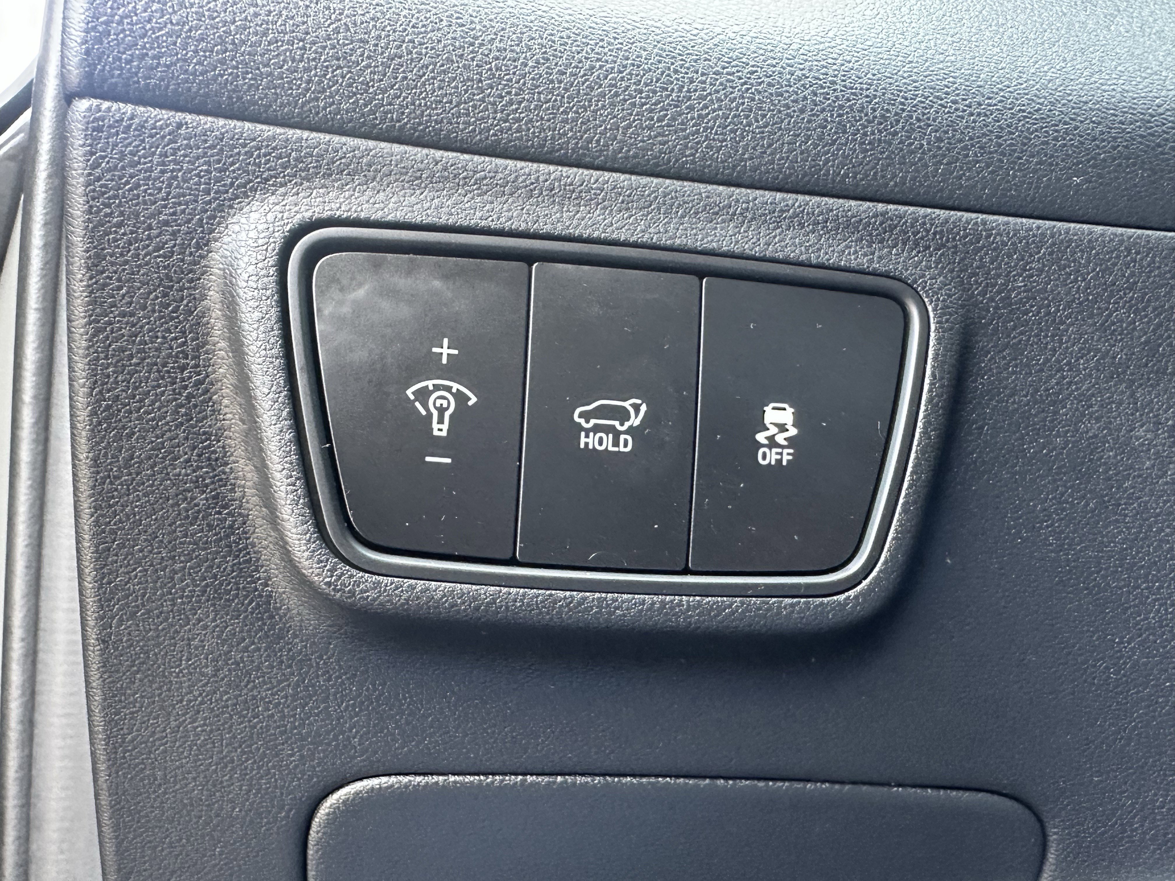 Used 2024 Hampton Gray Hyundai SEL image 31