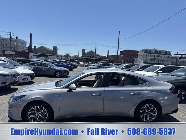 Used 2023 Silver Hyundai SEL image 8
