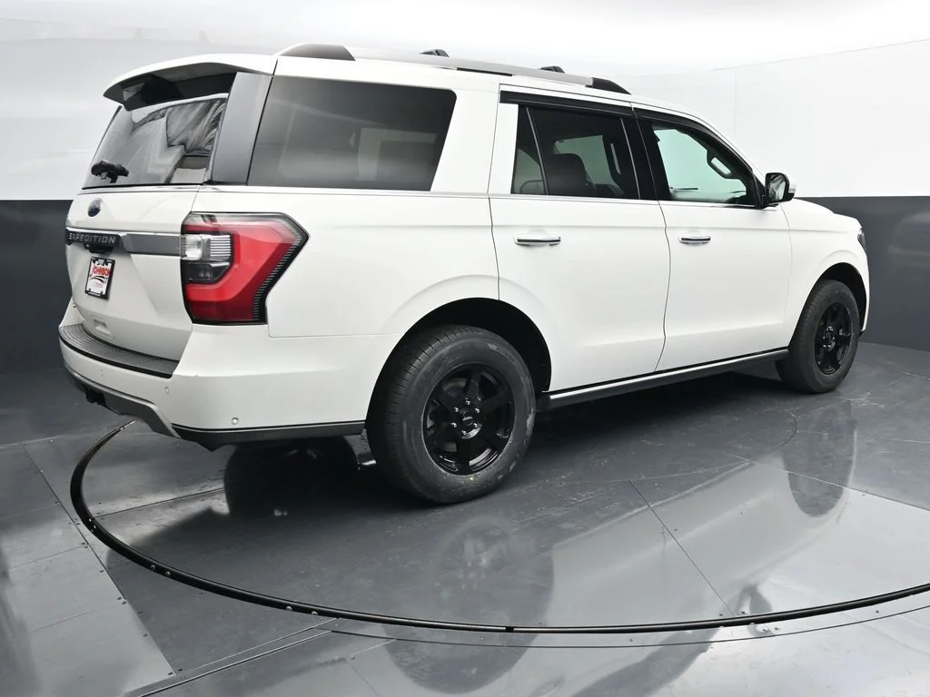 Used 2021 White Ford Limited image 8