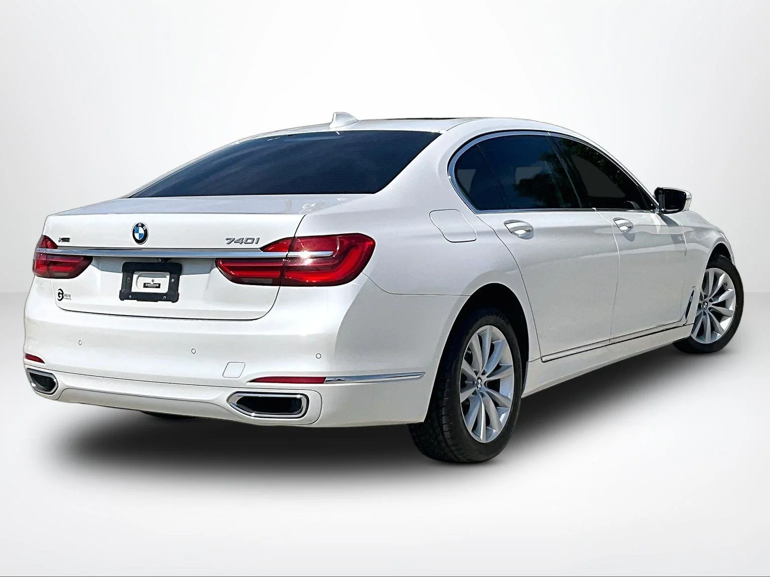 Used 2018 White BMW 740i xDrive image 3