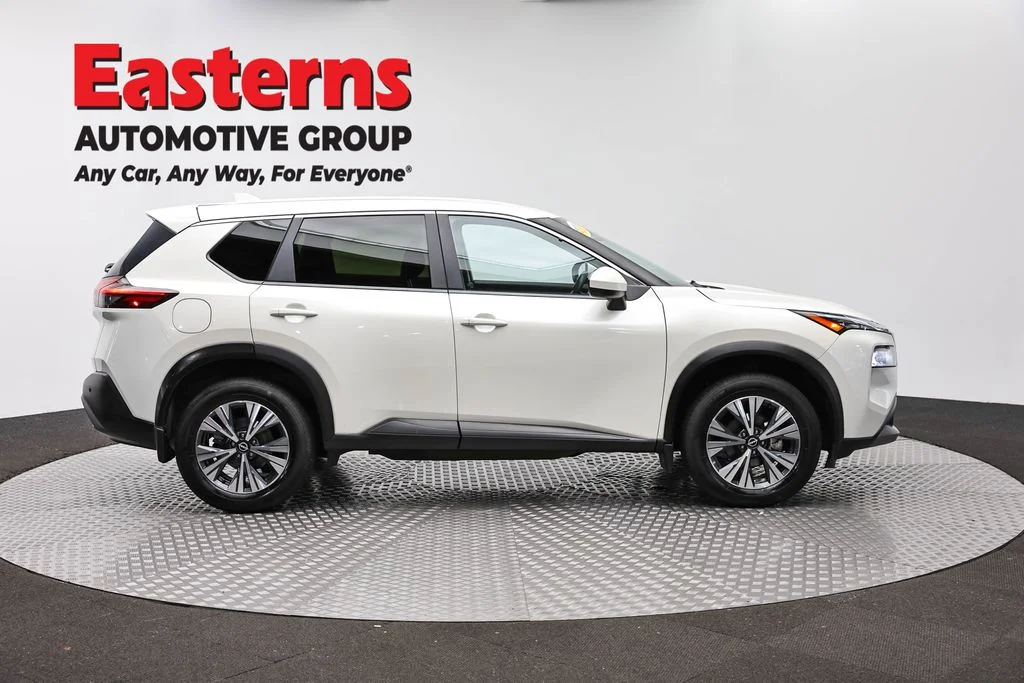 Used 2023 White Nissan SV image 4
