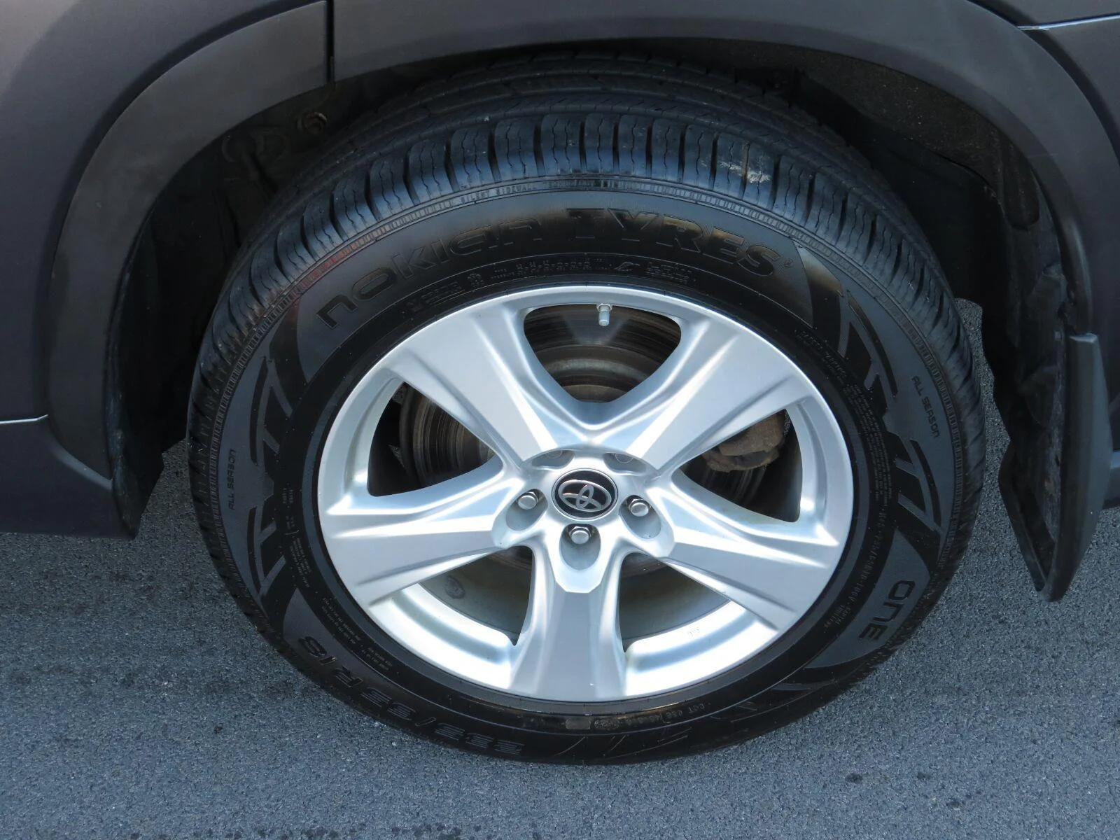 Used 2021 Magnetic Gray Met Toyota L image 18