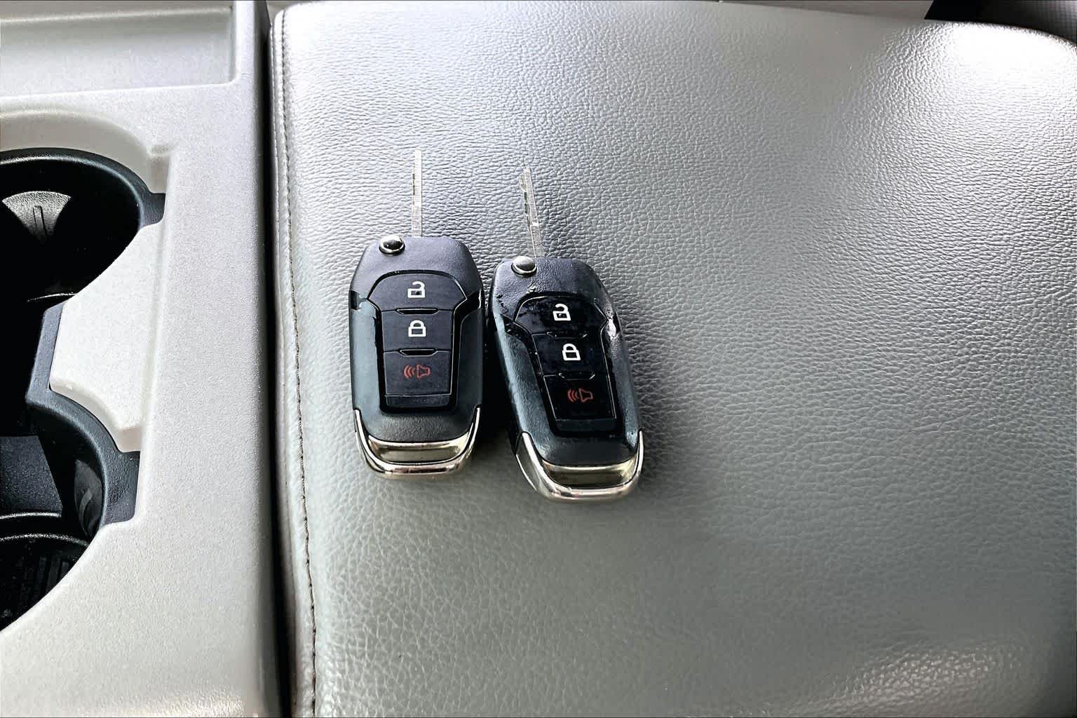 Used 2015 Blue Jeans Metallic Ford XL image 14