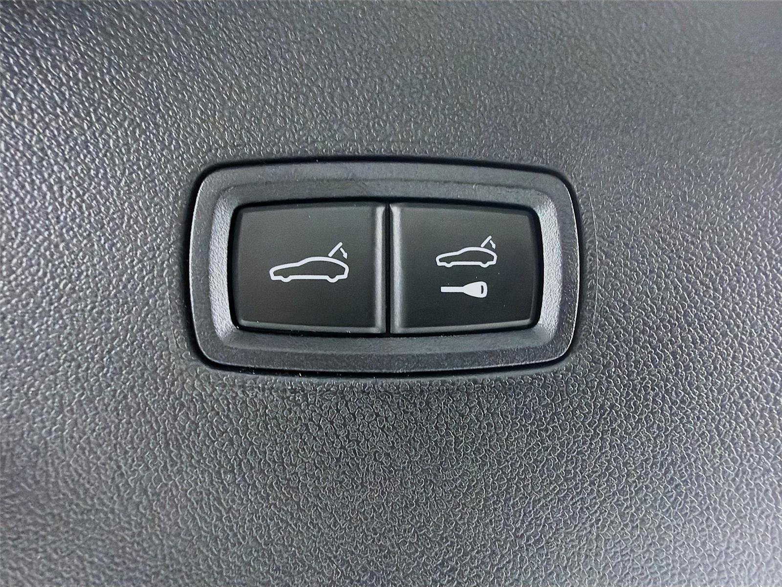 Used 2025 Chalk Porsche S E-Hybrid image 24