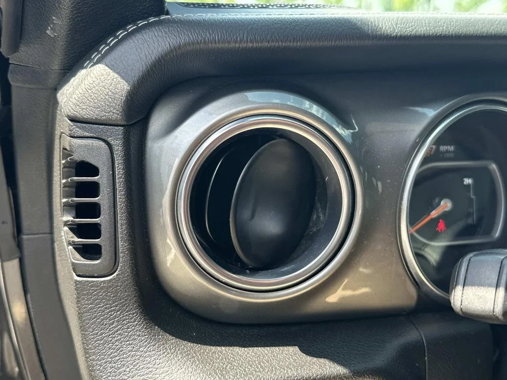 Used 2022 Gray Jeep Unlimited Sahara image 28
