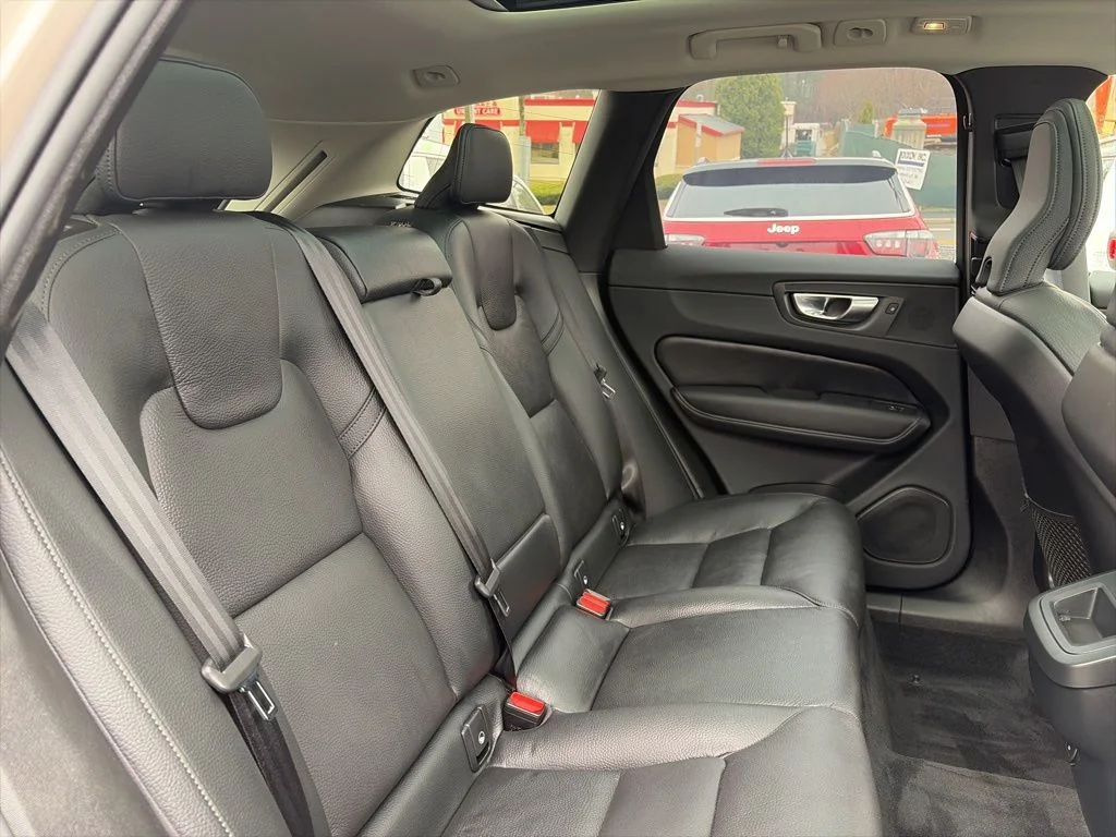 2025 Volvo XC60 Plus - Photo 19