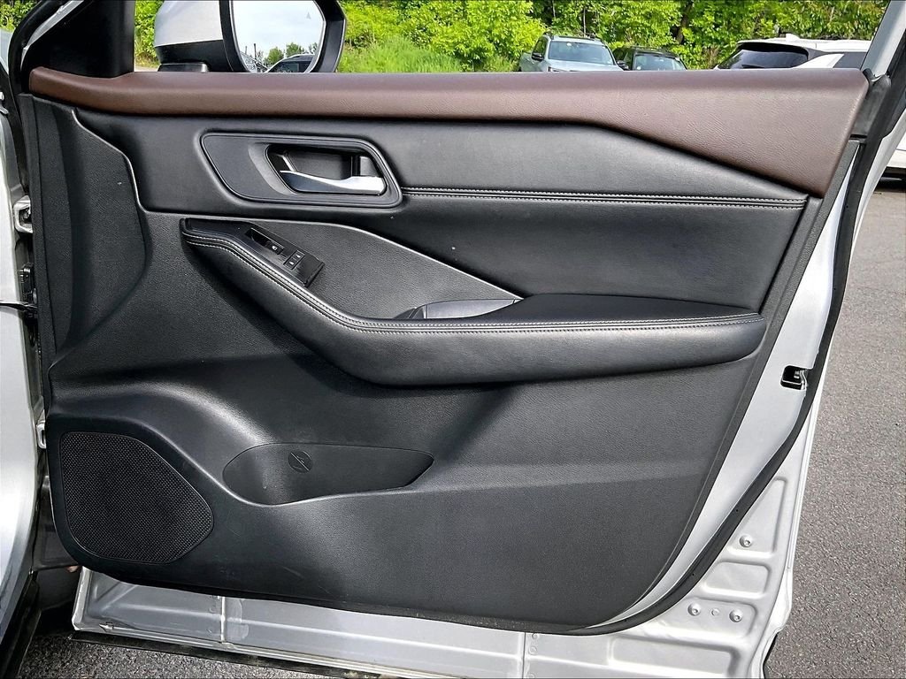 Used 2023 Silver Nissan SV image 26